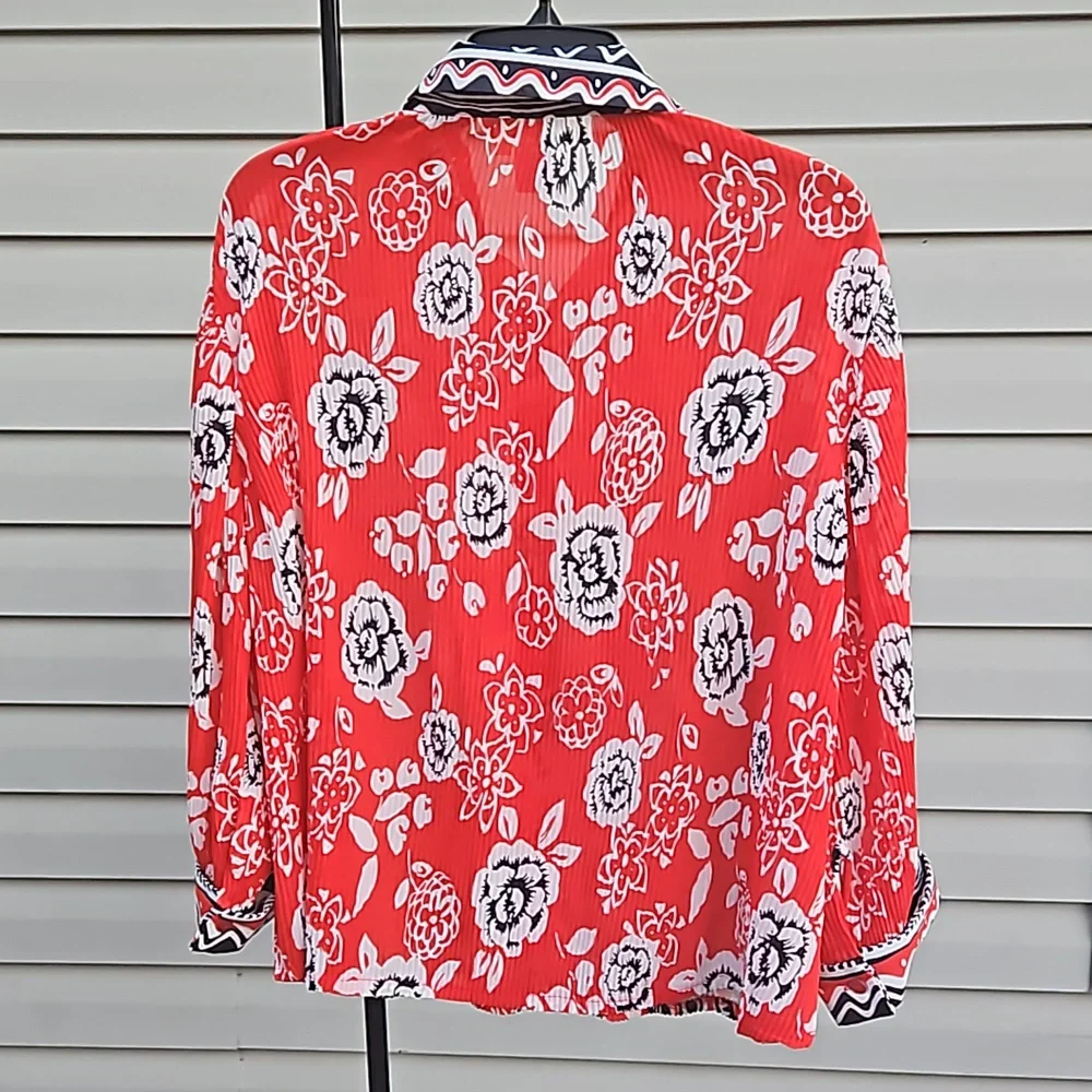 Ladies button down - Picture 2 of 2